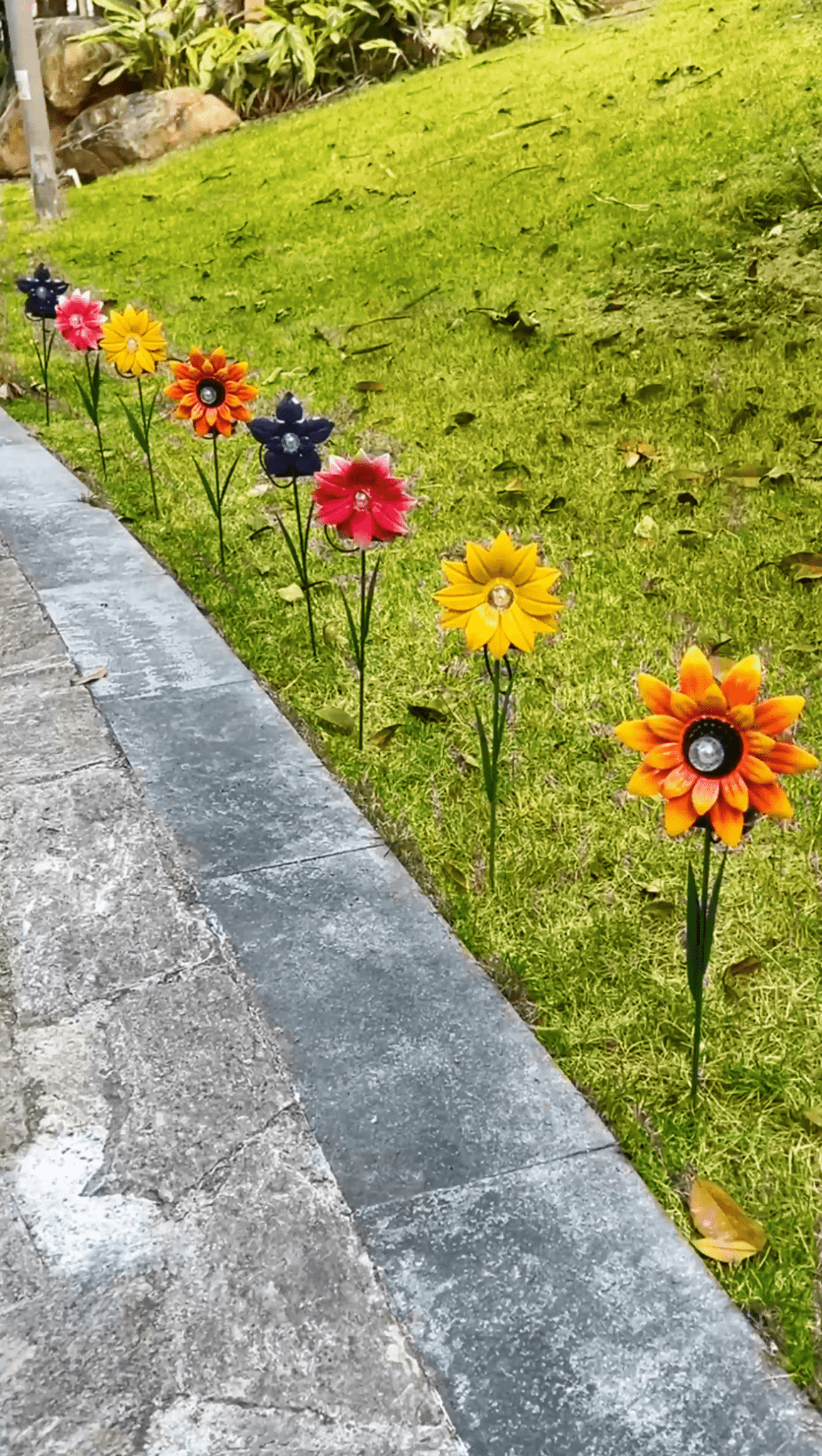 4 Packs Decorative Solar Sunflower Garden Lights for DIY garden&balcony on pathway